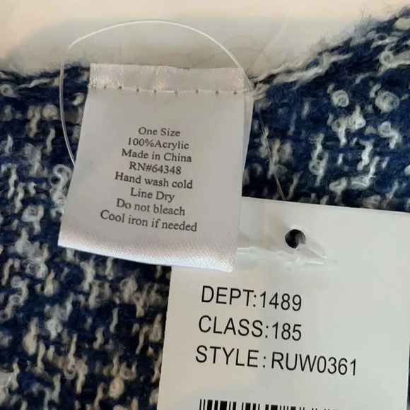 Light weight poncho Light blue, navy and cream NWT One size Fringe bottom - Picture 4 of 8